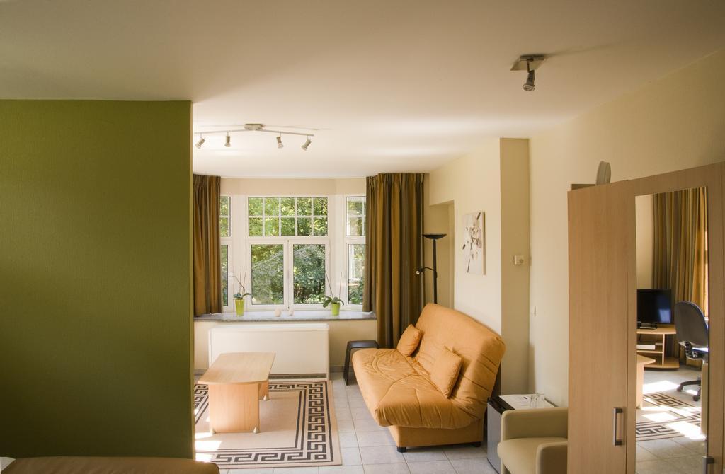 B&B Bloemenweelde Genk Exterior photo